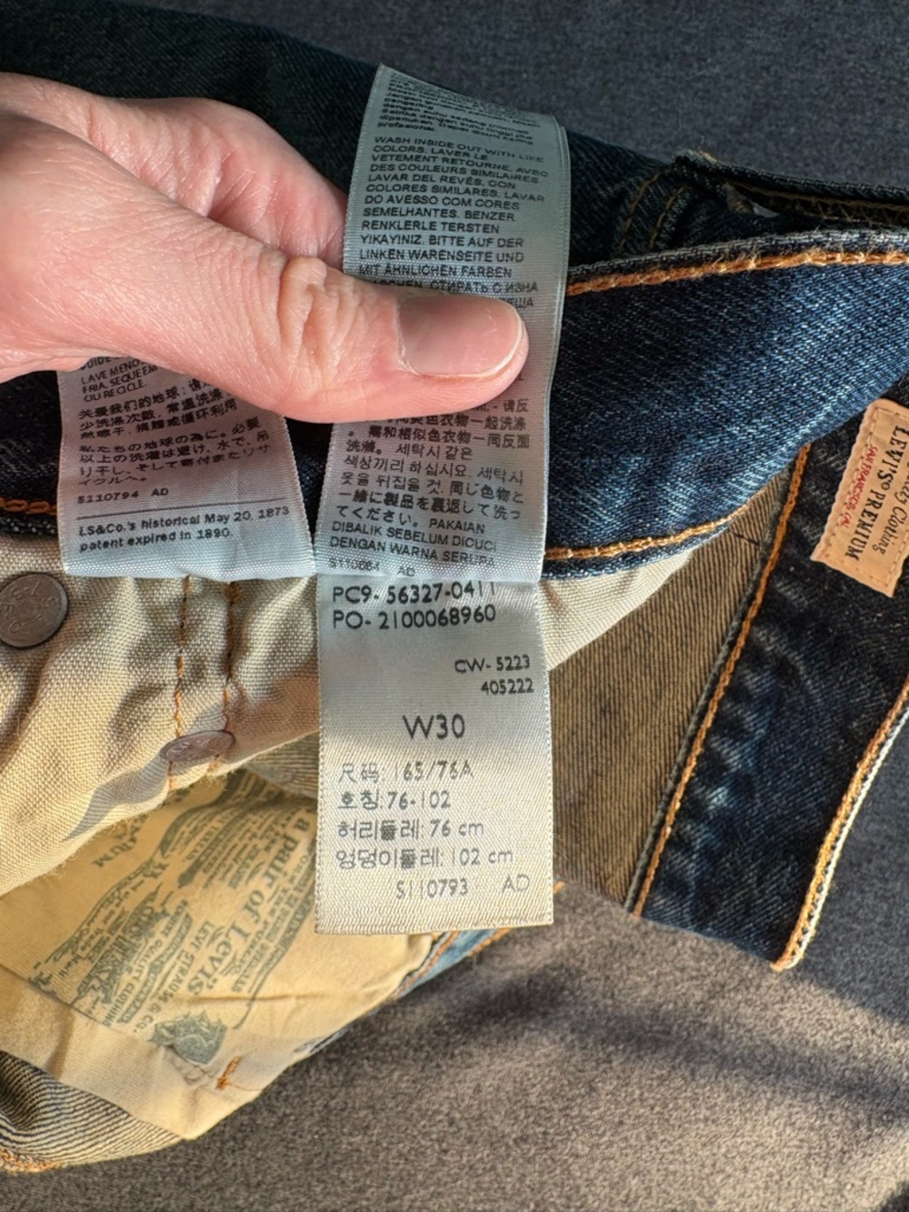Levi's Premium 501 High-Waisted Cutoff Denim Shorts New Look Dark Wash Capital E - Picture 6 of 9